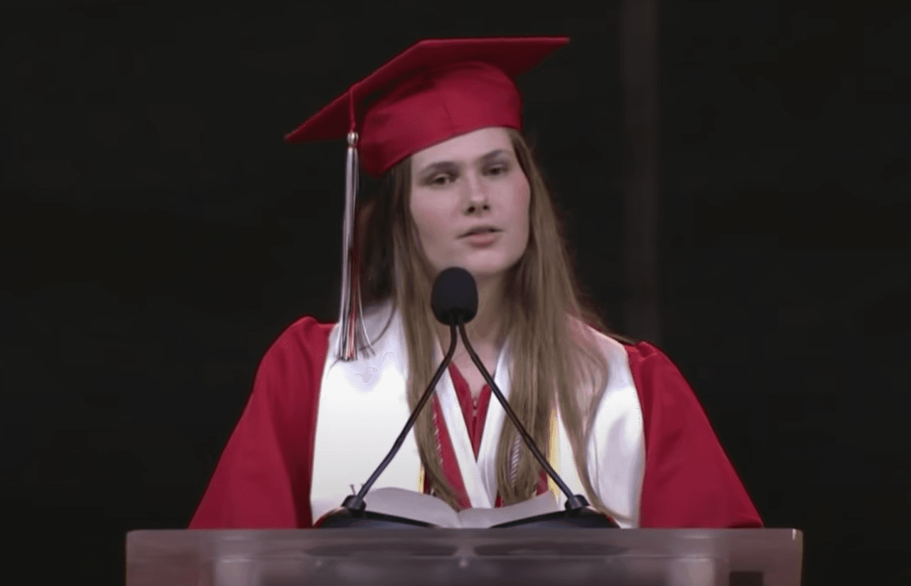 Esta joven de Texas habla del tema del aborto en su discurso de grado y capta atención nacional