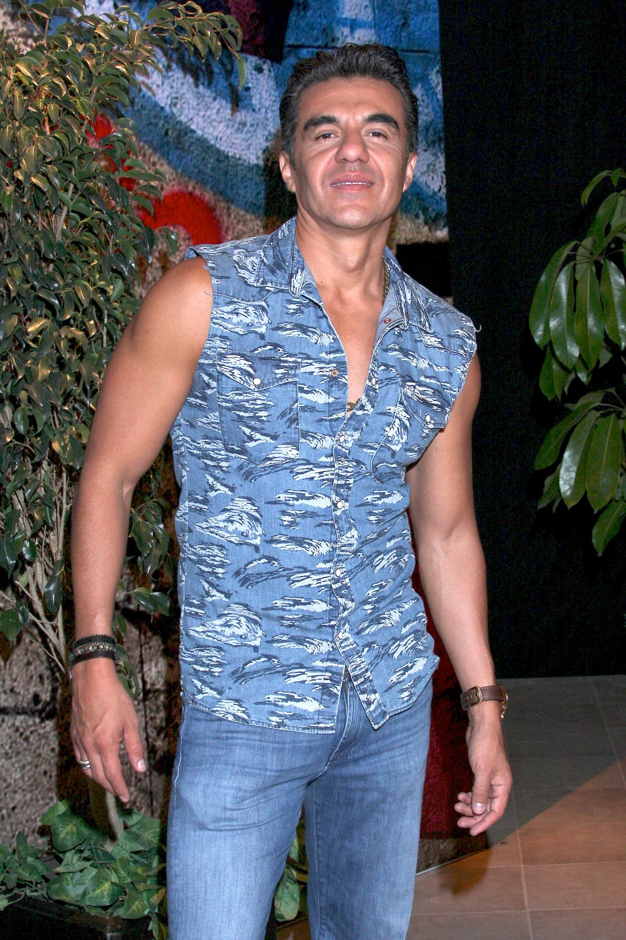 <b>Adrián Uribe tuvo su cuarta operación por una oclusión intestinal</b>
<br>Luego de sus primeros procedimientos, el actor viajó al Mundial de Rusia y después se fue de vacaciones en Acapulco, donde sintió dolores y se trasladó a Ciudad de México.