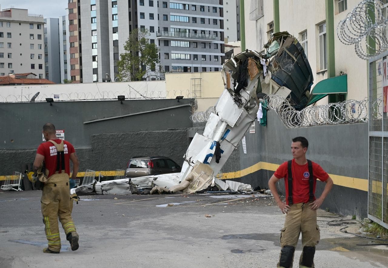 Avioneta se estrella contra edificio en Belo Horizonte, en Brasil, y deja al menos dos muertos