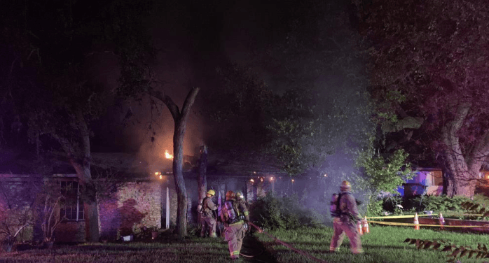 Los funcionarios todavía están investigando qué causó el incendio.