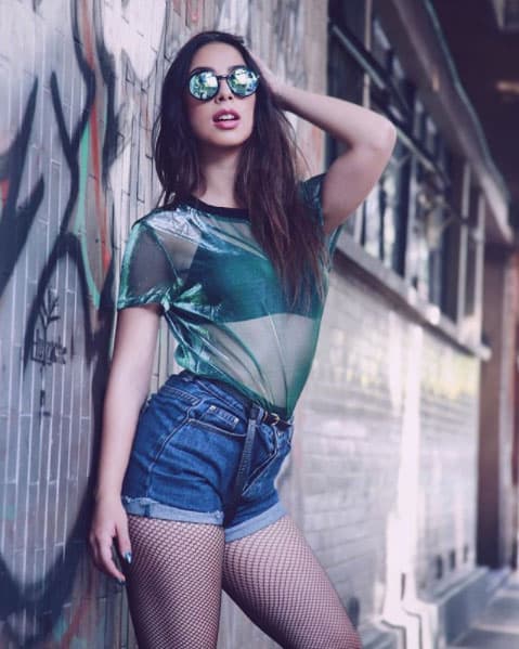 Y es que el teatro le permite combinar sus dos pasiones: la actuación y el canto.