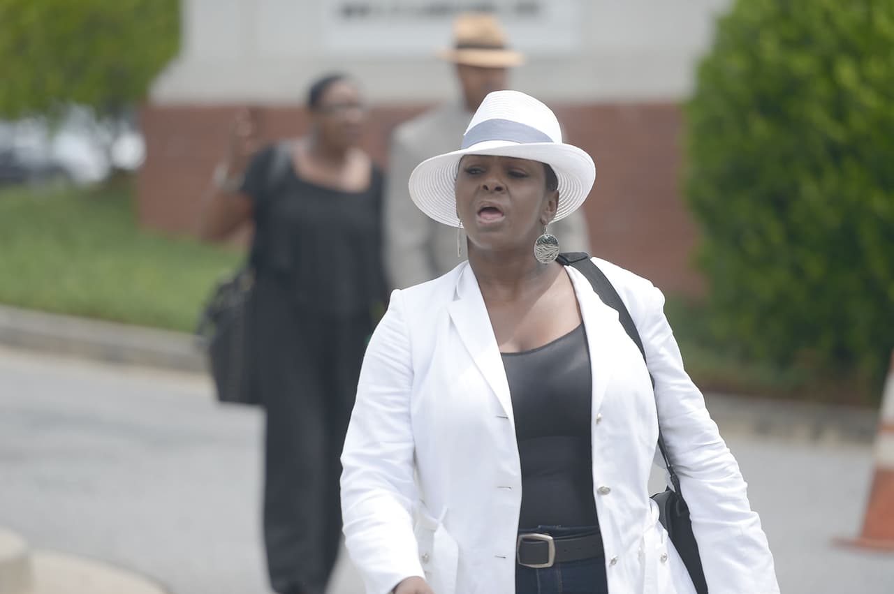 Los elementos de seguridad, junto con Tyler Perry, de inmediato hicieron salir a Leolah del recinto, reportó TMZ.