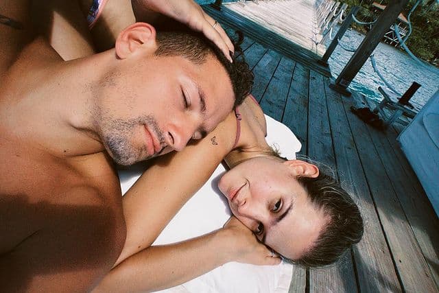 Mau Montaner y Sara Escobar se casaron en febrero de 2018, por lo que llevan cuatro años felizmente casados. El día de su aniversario, hace dos meses, él escribió: “Cada día me enamoro más”.
<br>