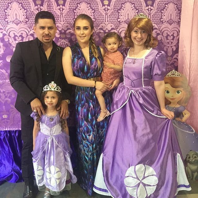 Esta fotografía es de cuando su nena cumplió años.