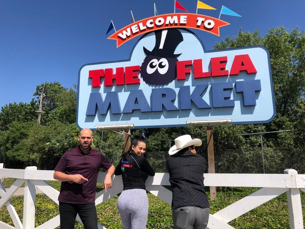 Y hasta le quería hacer competencia a Carlita con sus poses.