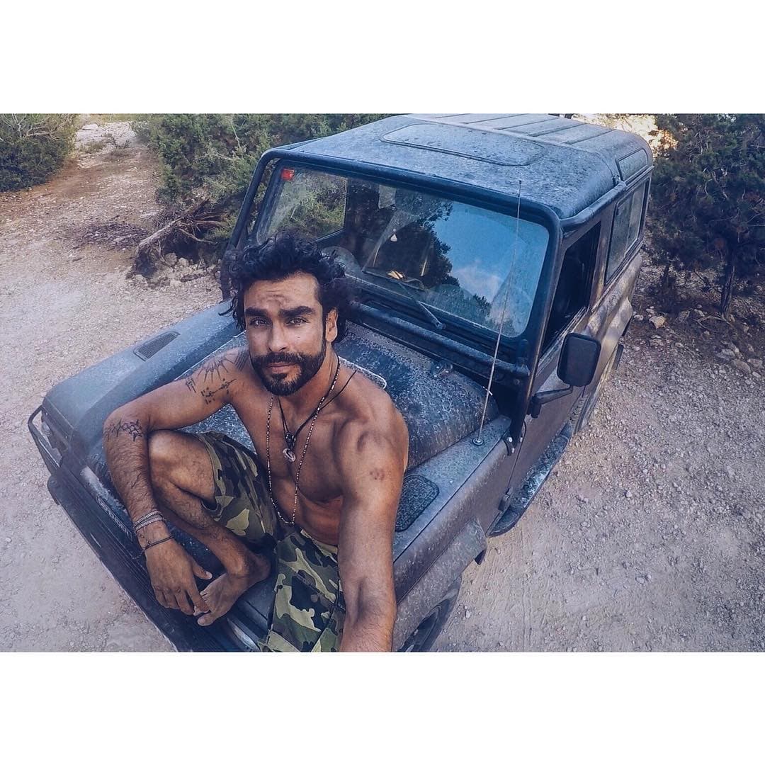 De ello da muestra en sus fotografías en Instagram, pues el actor gusta de mostrar a sus seguidores fotos de sus viajes. “Cada vez que puedo viajo”, señaló en la entrevista.