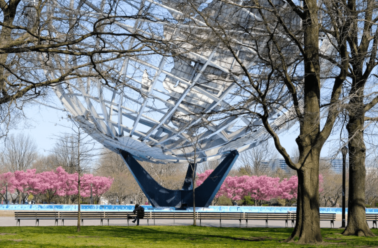 Todas las primaveras, en el pabellón del Flushing Meadows y en la Fuente Astral se realiza cada año el
<b>Festival Sakura Matsuri,</b> con presentaciones de tambores Taiko en vivo.