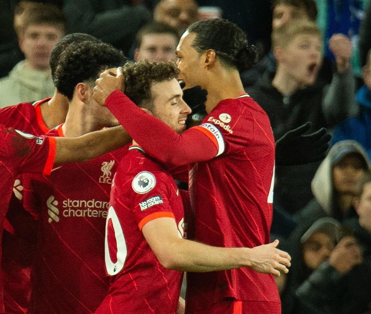 Liverpool derrota 2-0 al Leicester City con doblete de Diogo Jota en Anfield. El colombiano Luis Díaz salió como titular para enfrentar a los Foxes.