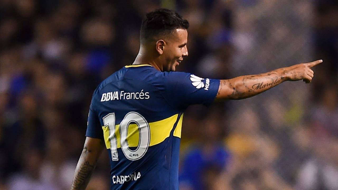 BUENOS AIRES, ARGENTINA - DECEMBER 03: Edwin Cardona of Boca Juniors celebrates after scoring the second goal of his team during a match between Boca Juniors and Arsenal as part of the Superliga 2017/18 at Alberto J. Armando Stadium on December 03, 2017 in Buenos Aires, Argentina. (Photo by Marcelo Endelli/Getty Images)