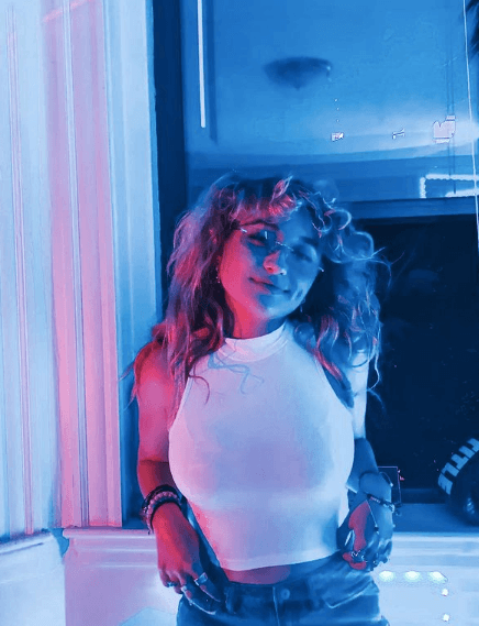 Sin embargo, eso no significa que sea desconocida para el público. Además de ser
<a href="https://www.univision.com/famosos/hija-de-angelica-rivera-compone-tema-musical-para-la-nueva-telenovela-de-su-padre-jose-alberto-castro-fotos">intérprete de canciones de telenovelas</a> como 'Médicos, línea de vida', Fernanda tiene una importante presencia en redes sociales.