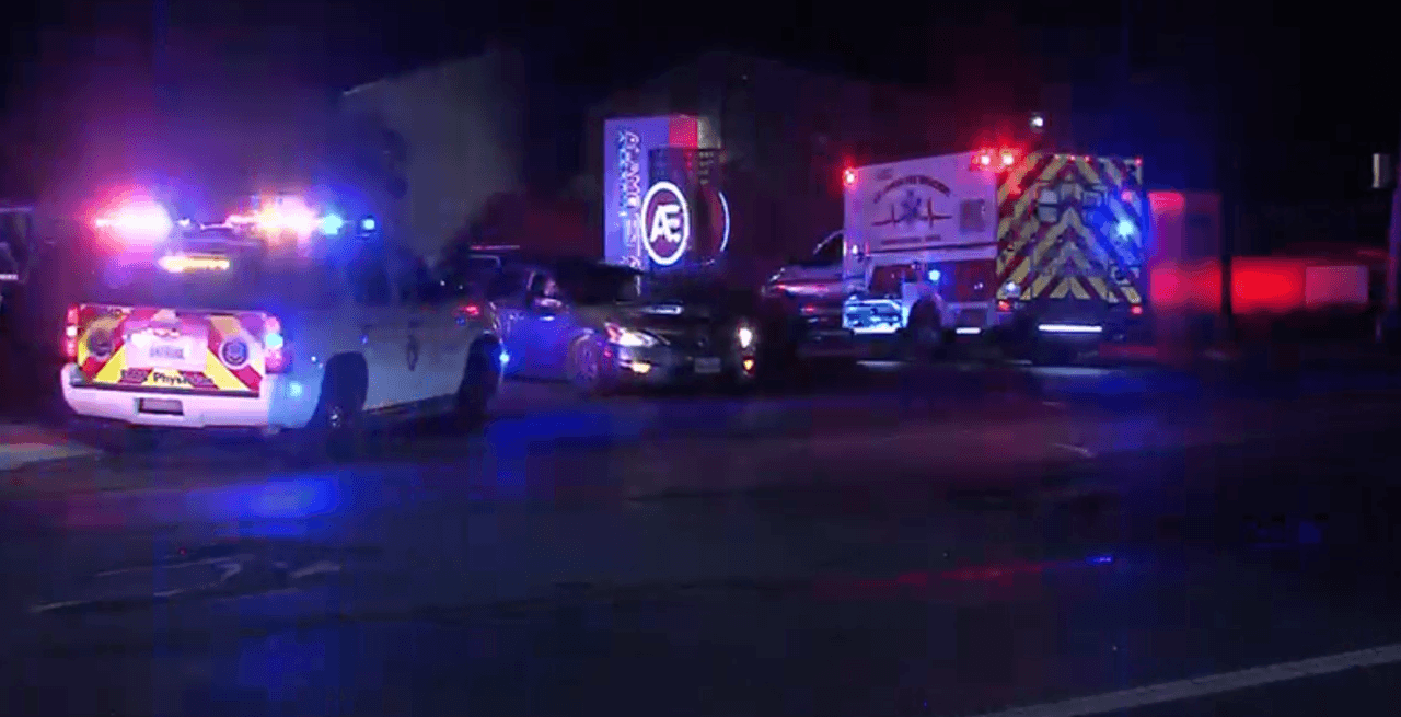 El primer tiroteo ocurrió poco antes de la medianoche.