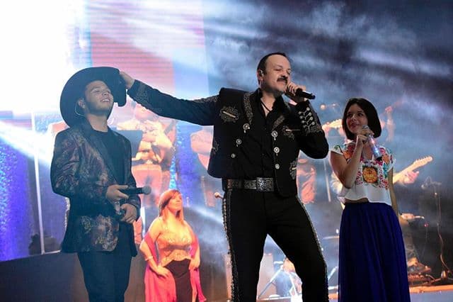 Tanto Angela como Leonardo han acompañado a su padre durante algunas presentaciones en EEUU.