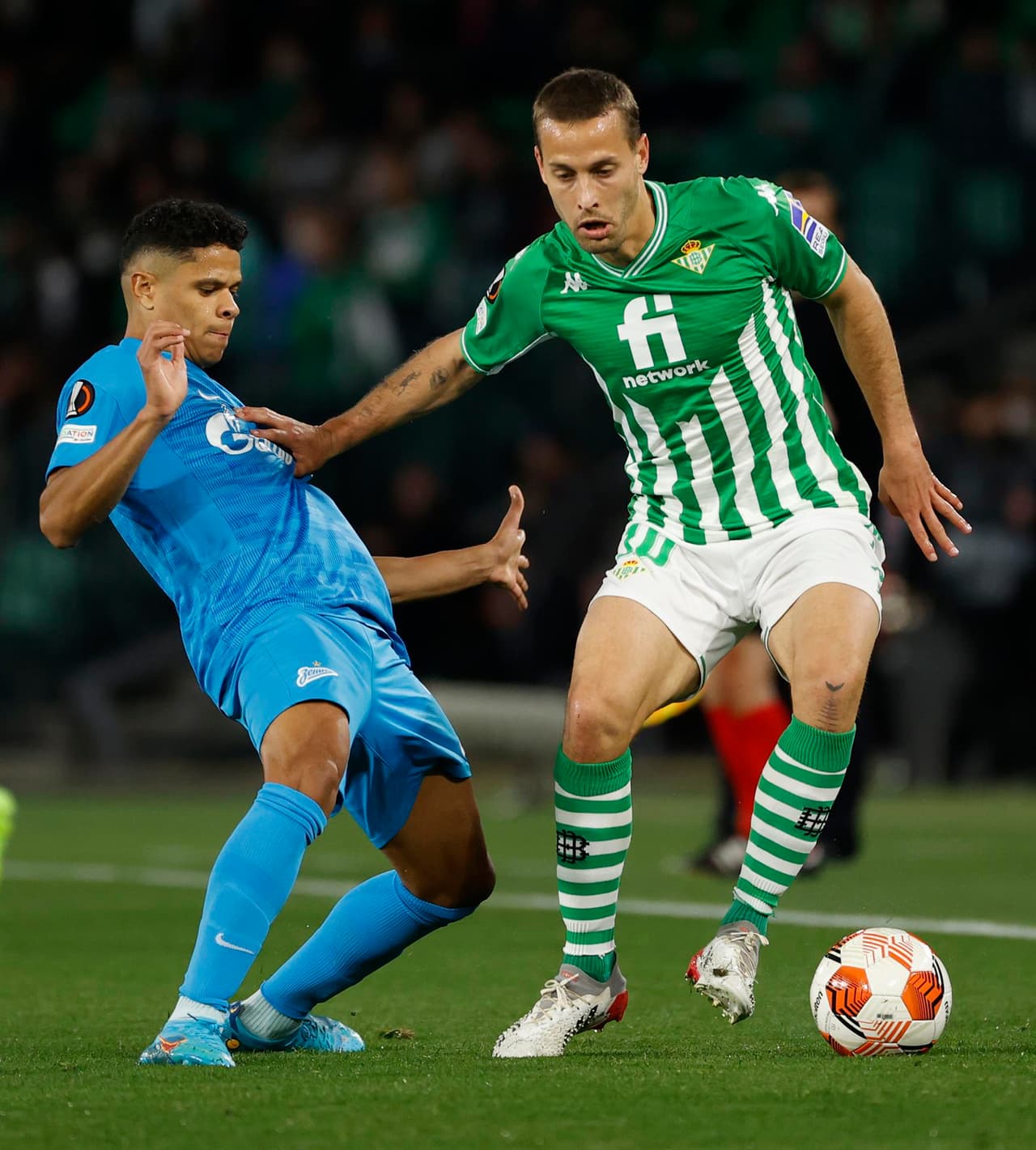 Real Betis empató 0-0 con el Zenit San Petersburgo y, por marcador global, la escuadra verdiblanca califica a Octavos de Final en la UEFA Europa League. El mexicano Andrés Guardado fue titular durante el partido.