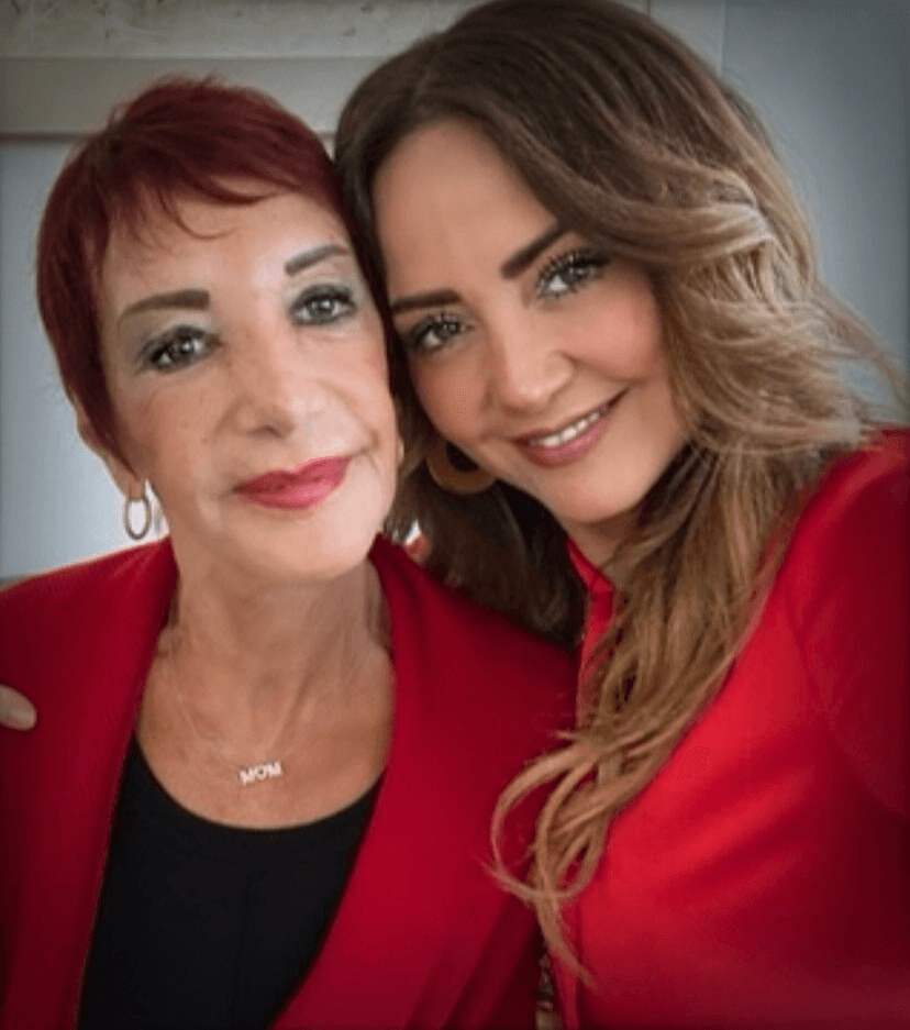 Andrea Legarreta y doña Isabel Martínez