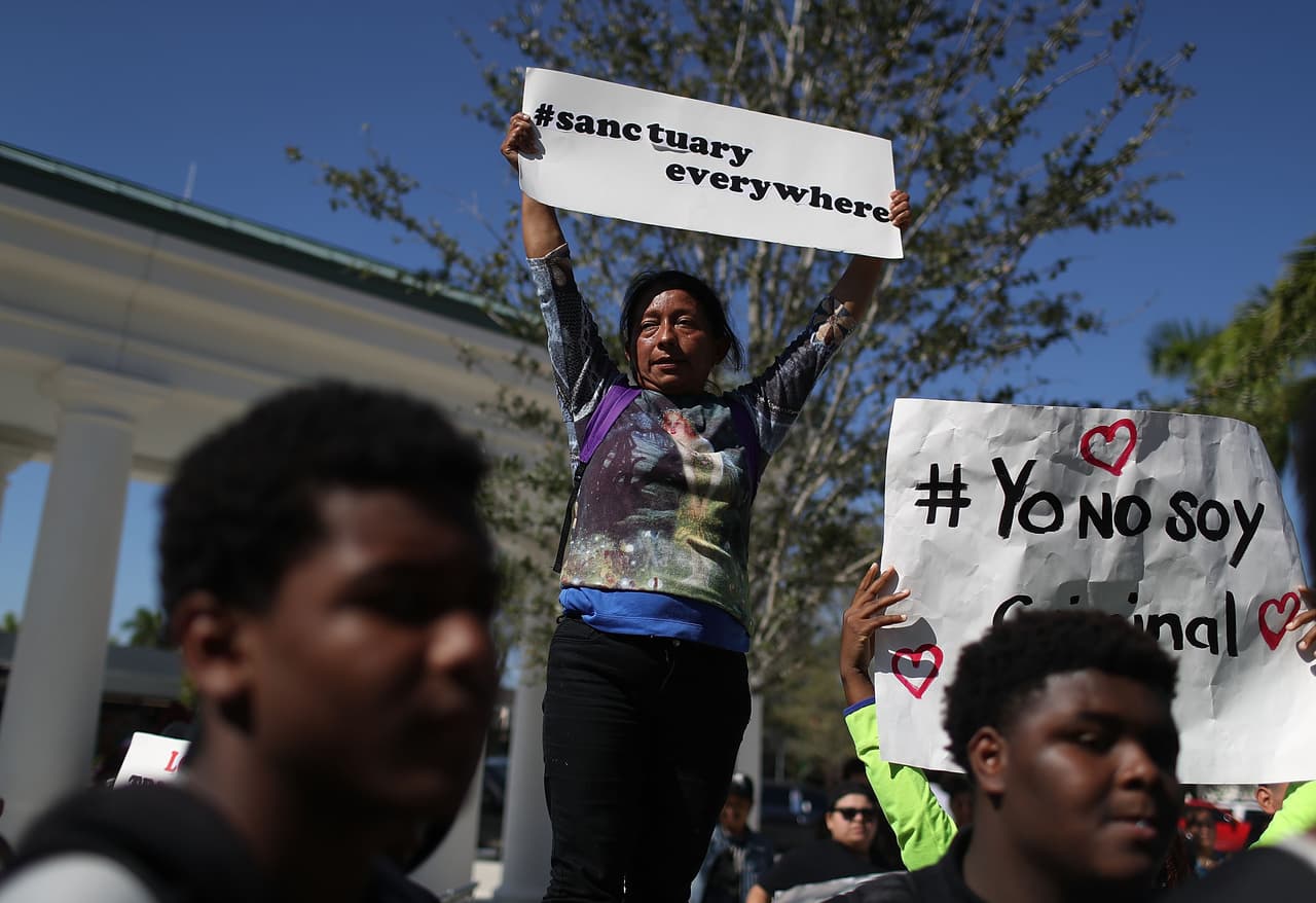 Inmigrantes se organizan en decenas de ciudades para prepararse a la llegada de Trump a la Casa Blanca