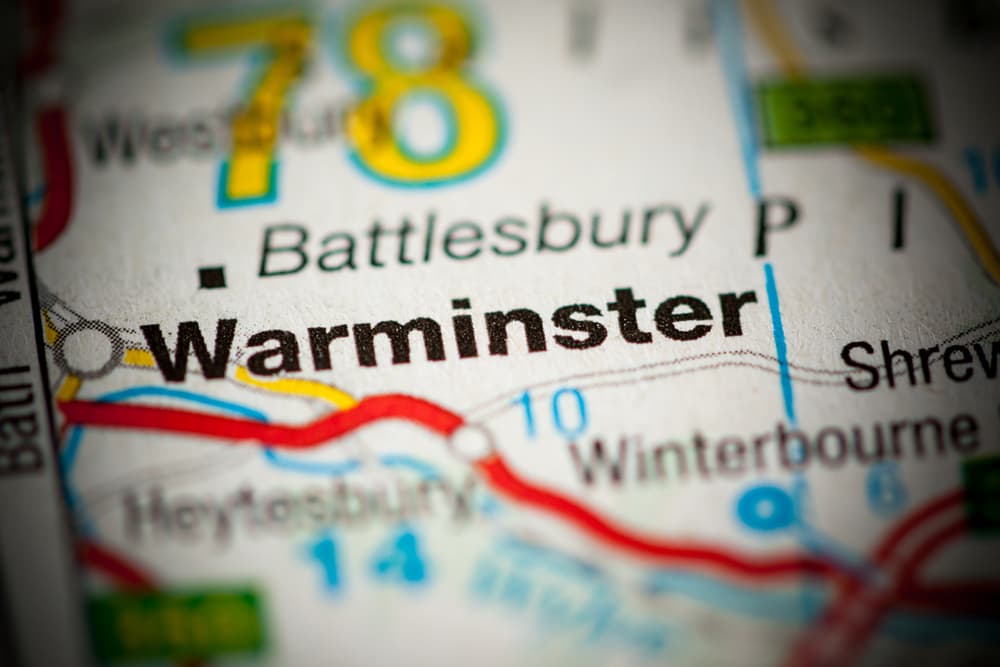 <b>Warminster, Inglaterra</b>
<br>
<b> </b>Esta es la ciudad donde tomó fuerza todo el movimiento ovni en Inglaterra. En 1964 habitantes de la zona aseguraron que escucharon sonidos originados por naves extraterrestres en la zona, esto hizo que miles de personas de todo el Reino Unido viajaran a esa zona rural para tratar de experimentar un encuentro cercano. En los últimos años se han registrado inexplicables círculos en los campos de trigo de la zona.