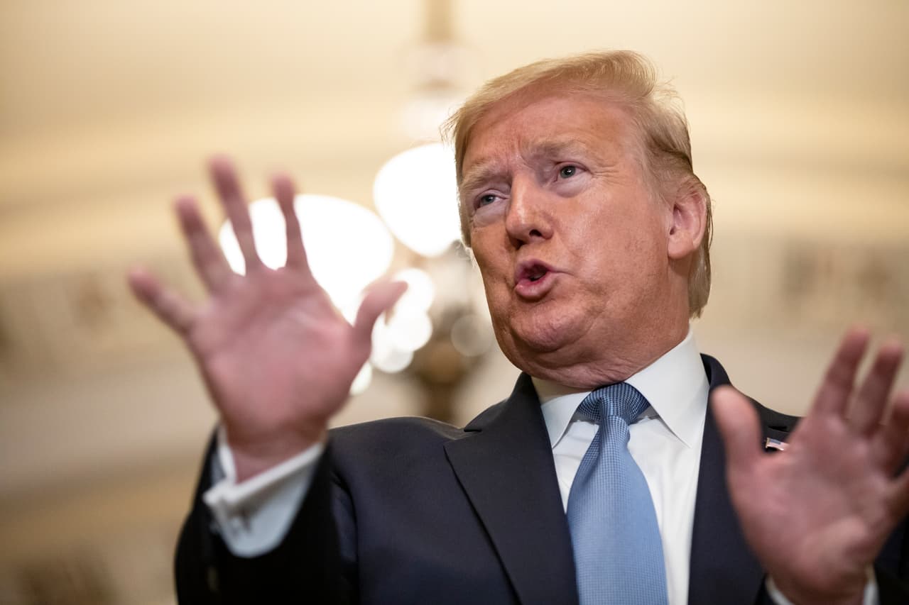 El presidente Donald Trump tras un encuentro con senadores republicanos el 10 de marzo del 2020.