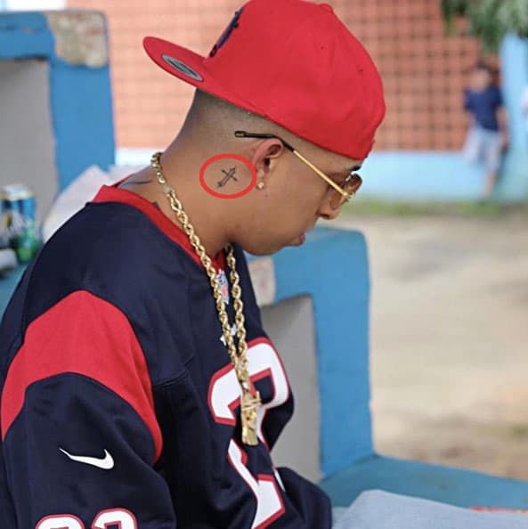 Además, algunos de sus tatuajes son de los nombres de sus hijos, una pirámide con un ojo adentro, varios personajes de ‘Mario Bros’ y un ‘Joker’ malvado, entre otros.
<br>
<br>