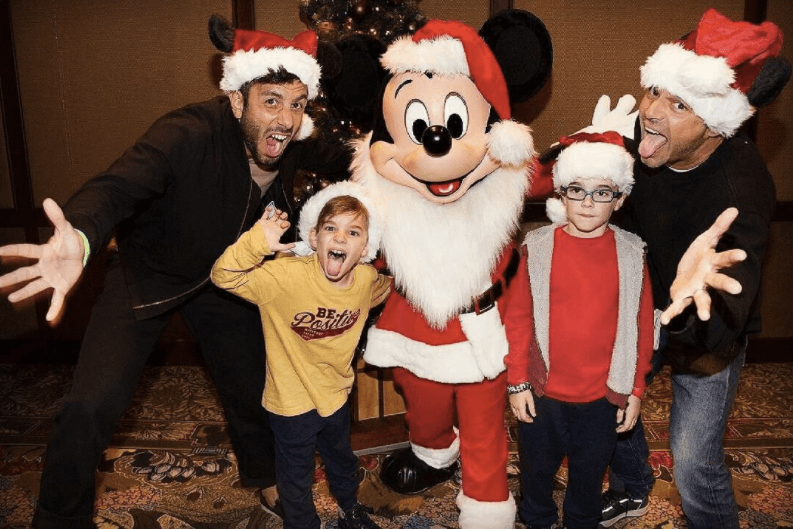 Una foto navideña que sin duda tiene un lugar especial en la residencia de Ricky Martin, Jwan Yosef, Matteo y Valentino Martin.