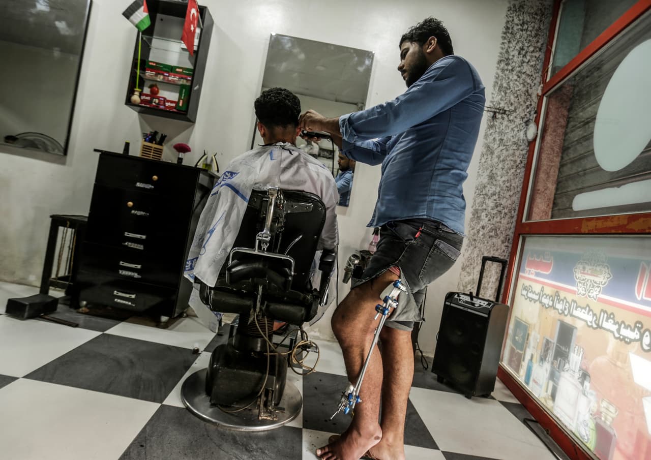 Comerciantes hispanos forzados a abrir por no recibir ayuda económica del gobierno federal