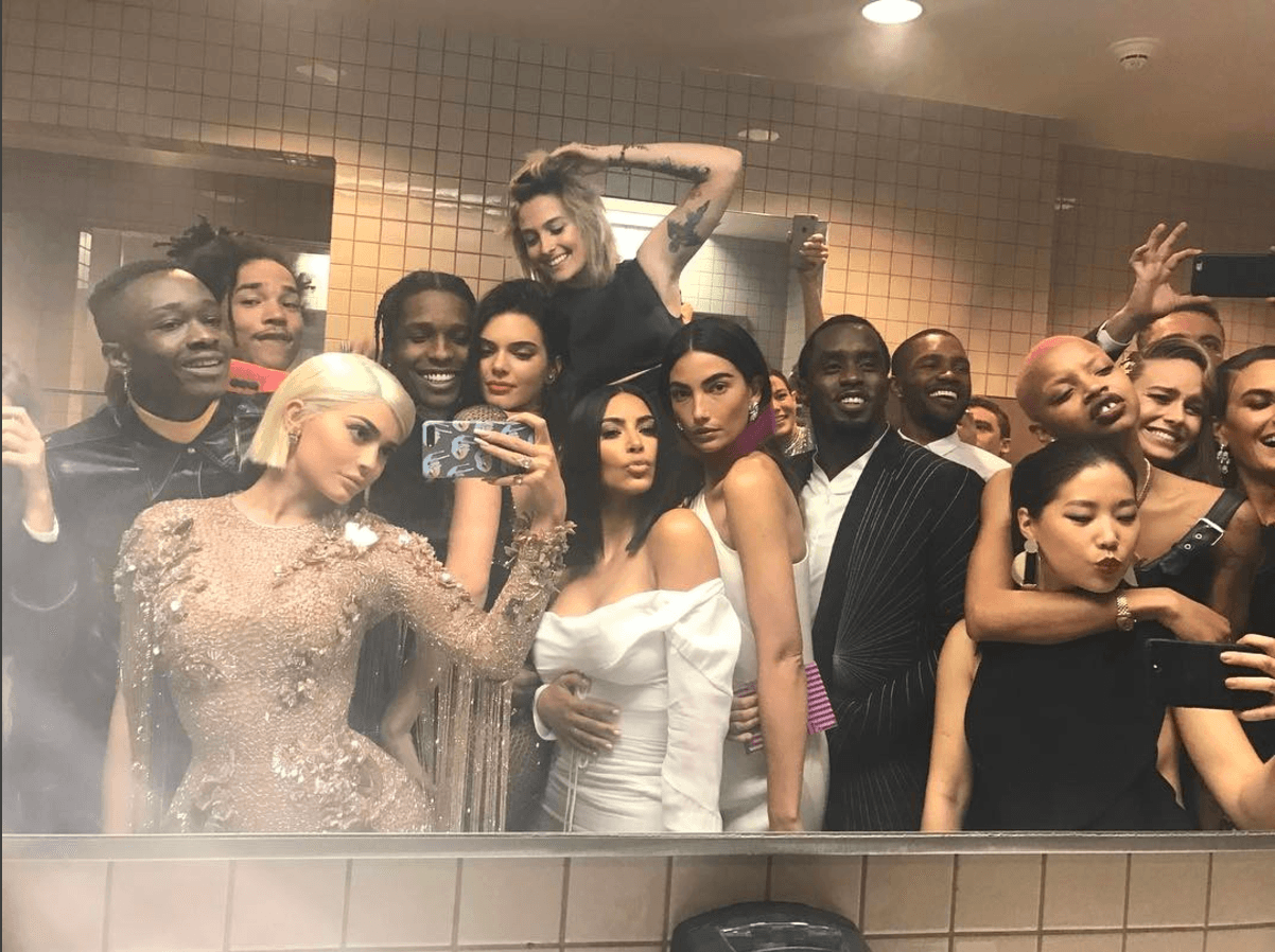 Lo que pasó en el baño del Met Gala 2017