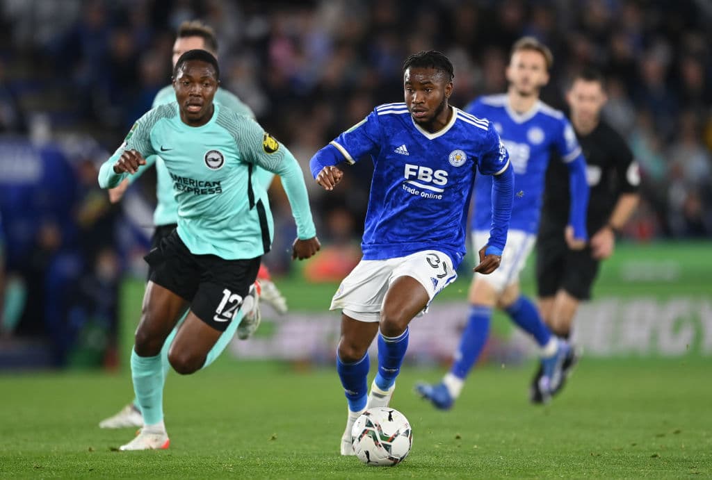 Leicester City consigue su clasificación a cuartos de final de la Carabao Cup tras derrotar, en tanda de penales a Brighton and Hove Albion (4-2). En tiempo regular, Barnes y Lookman anotaron para los 'Foxes', mientras que para los 'Seagulls' fueron Webster y Mwepu.