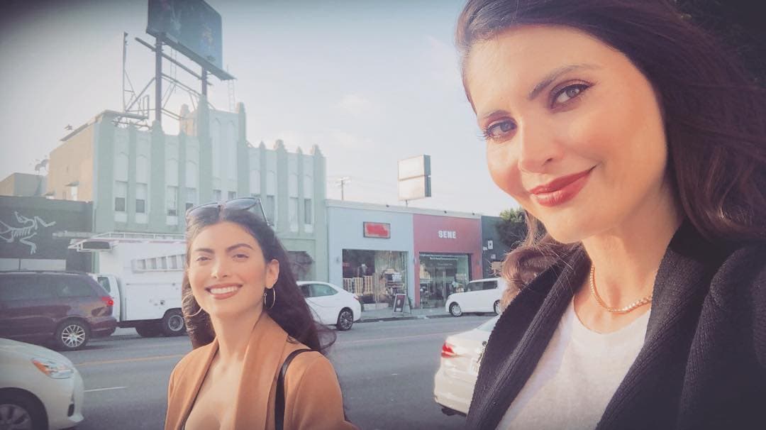 Por otro lado, Chiqui comentó que se prepara para actuar al lado de
<b><a href="https://www.univision.com/especiales/premios-juventud/marielena-davila-debuta-como-conductora-en-premios-juventud-y-hasta-en-eso-se-parece-a-su-mama-fotos">su hija Marielena Dávila </a></b>en un programa de comedia en inglés, producido por Eugenio Derbez.