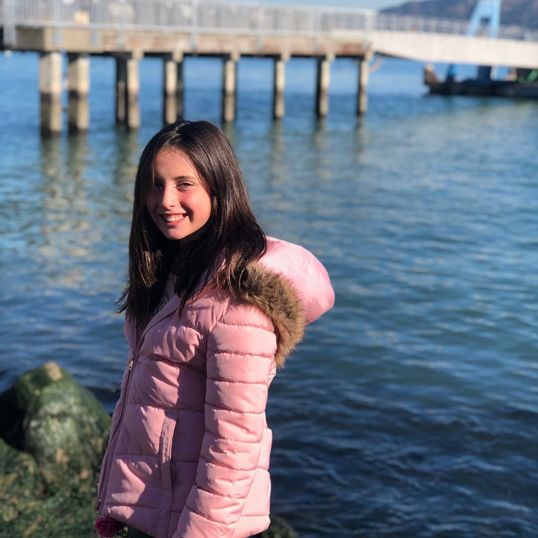 La pequeña, sin duda, vino a alegrar la vida de sus papás con su nacimiento, pues un año antes la pareja había perdido un bebé cuando Maki apenas tenía tres meses de embarazo.