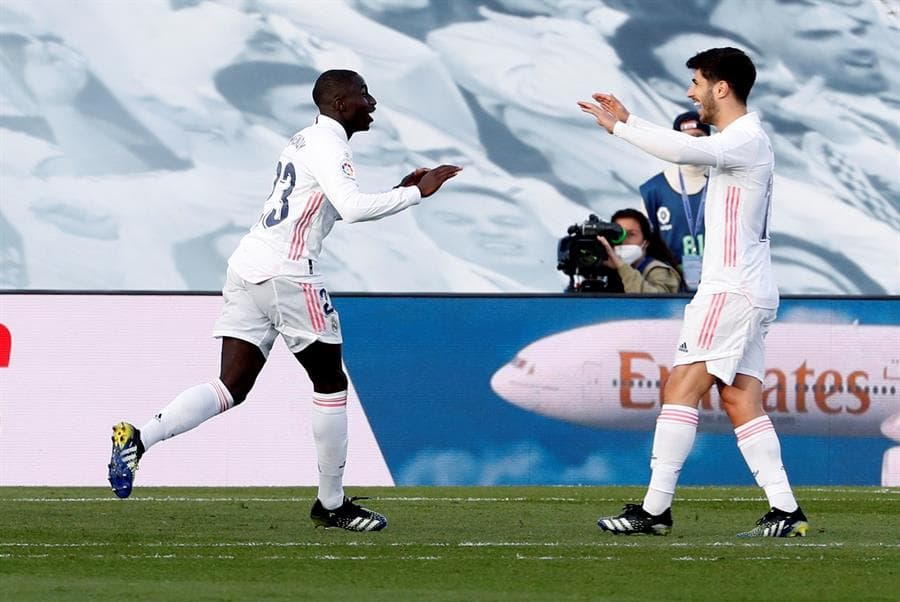 Con goles de Toni Kroos y Karim Benzema, el Real Madrid se queda con la victoria sobre el Valencia 2-0. Los Merengues se ubican en segundo lugar de la tabla y a cinco puntos del líder, el Atlético de Madrid, durante la Jornada 23 de LaLiga.