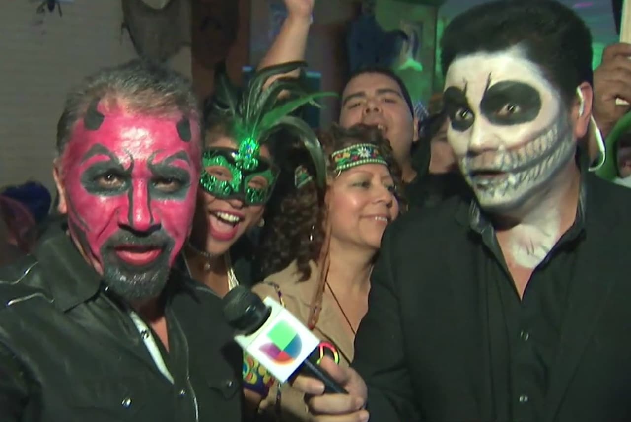 Pachanga en grande fue la fiesta de Halloween de La Qué Buena 105.1 en Quinta de los Reyes. Mira el ambiente y los preparativos del pachangón.