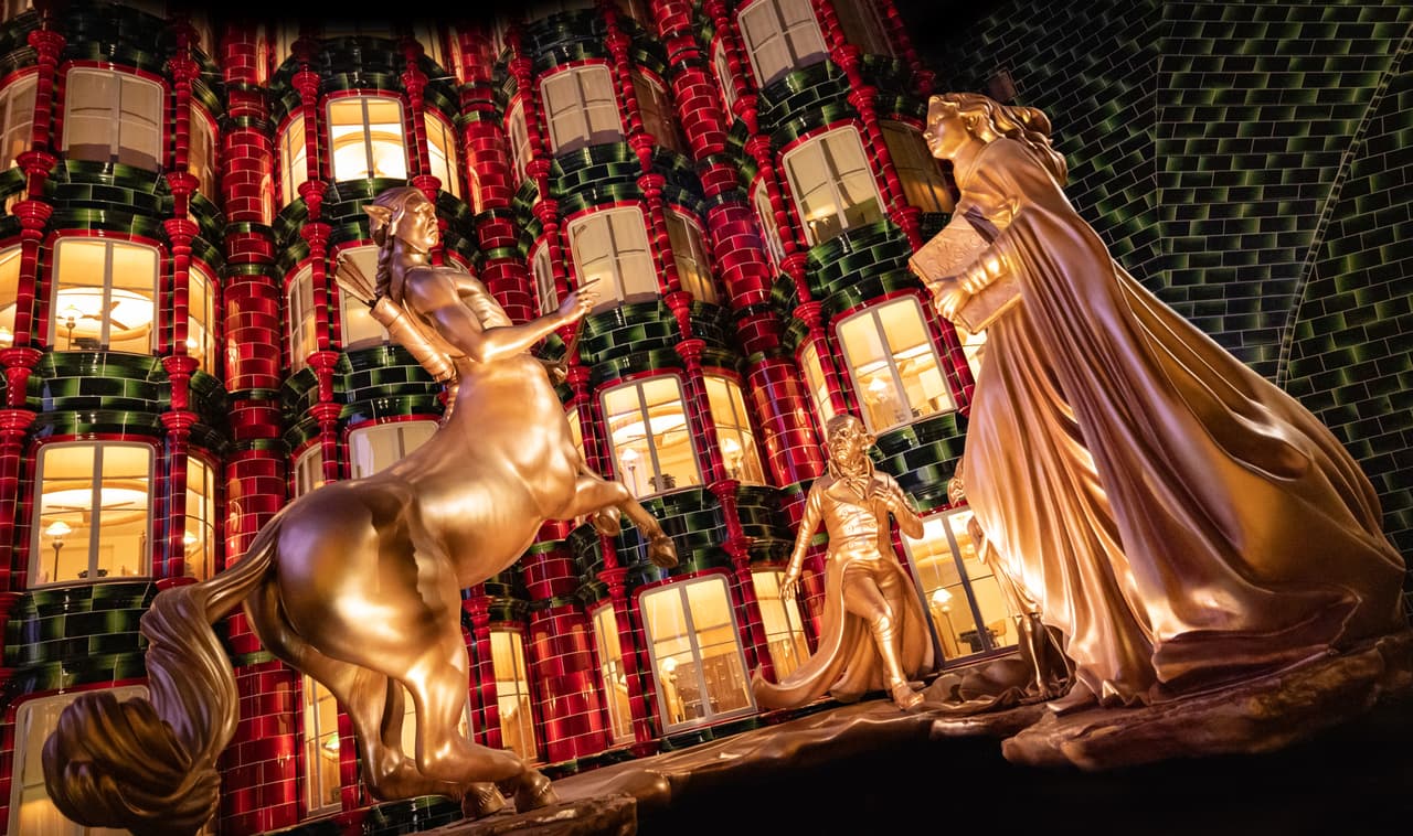 <b>Transporte mágico con el <i>Métro-Floo</i>: </b>Viaja desde París hasta el Ministerio como en las películas, emergiendo de chimeneas encantadas directamente al atrio principal.