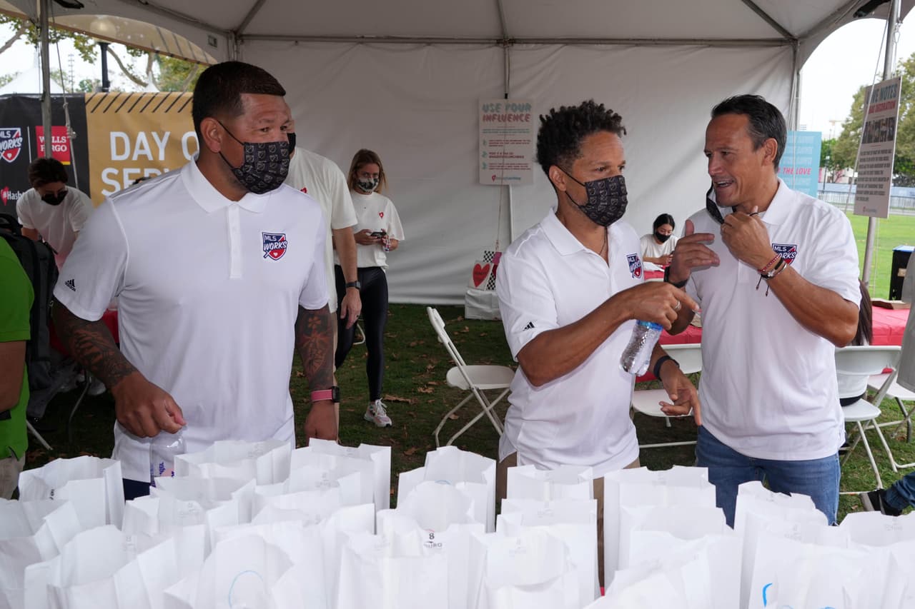 Nick Rimando y Cobi Jones también fueron requeridos por los hinchas que se acercaron al Banc of California Stadium.
<br>