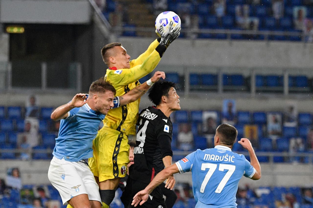 Lazio despachó en casa al Bolonia 2-1. Luis Alberto Romero (54’) abrió el marcador e Immobile (76’) creció la diferencia; Lorenzo De Silvestri (90+1’) descontaba hacia el final.