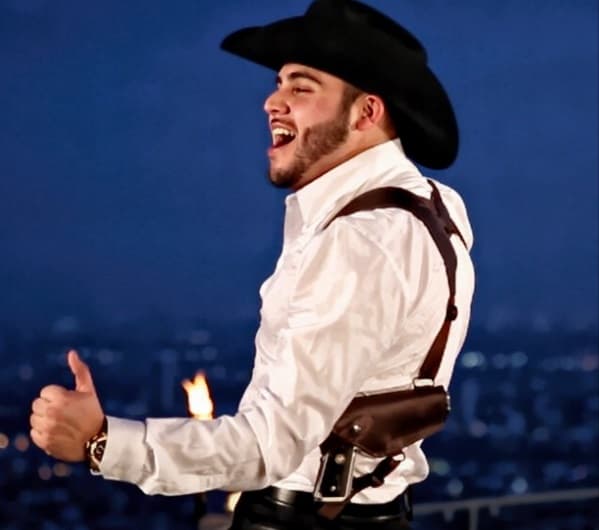 Siempre sonriente, Gerardo también demuestra que le pone todo el sentimiento a cada una de sus interpretaciones.