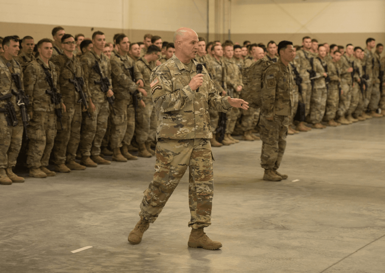 El mayor general James Mingus, de la 82º División Aerotransportada, manifestó su orgullo y admiración tras la llegada de los soldados al suelo de los Estados Unidos.