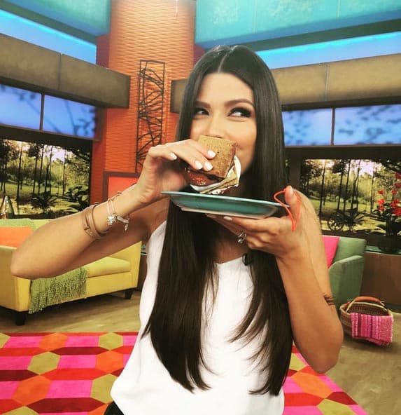 ¡Anita, deja algo para los demás!