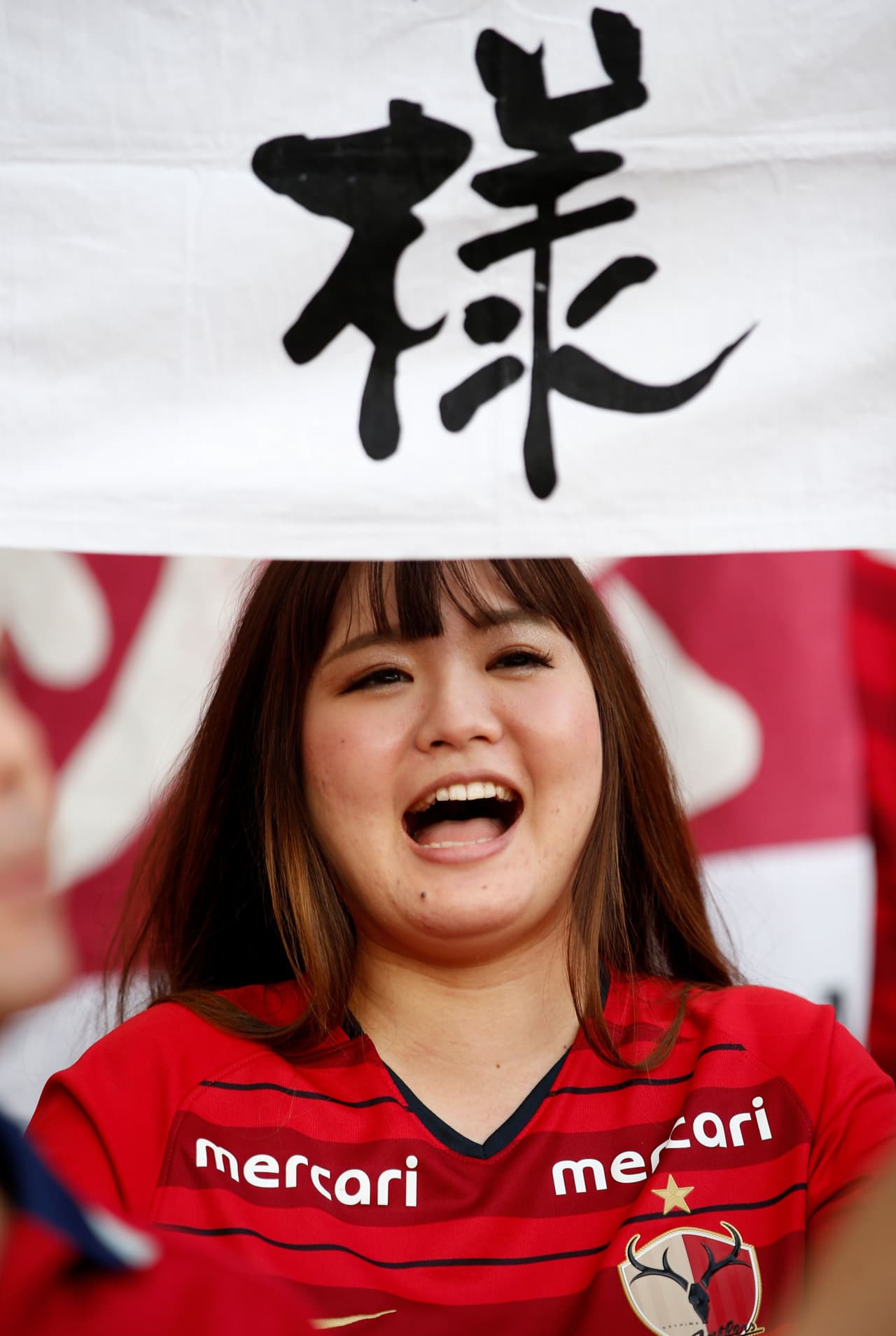 Fanáticos mexicanos y japonenes se pusieron cita en el Hazza bin Zayed Stadium de los Emiratos Árabes para vivir con pasión el debut de sus equipos en esta nueva edición del Mundial de Clubes, con la ilusión de enfrentar en la siguiente ronda al Real Madrid.