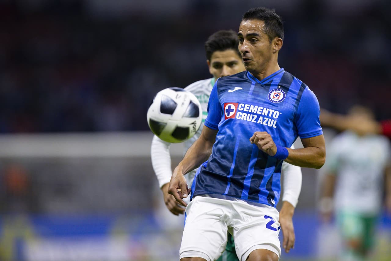 León le pega al Cruz Azul en estadio Azteca 0-1, llegan a 26 puntos y se sitúan como el tercer mejor equipo del torneo.