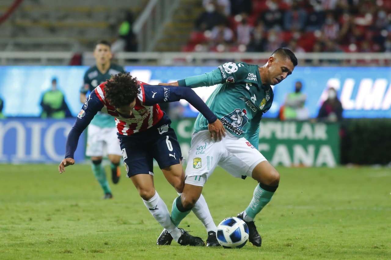 Wiliam Tesillo, Elías Hernández y Santiago Colombattose encargan de batir a Toño Rodríguez, le dan la victoria 0-3 a León sobre Chivas y consiguen mantener su segunda posición en la tabla.
