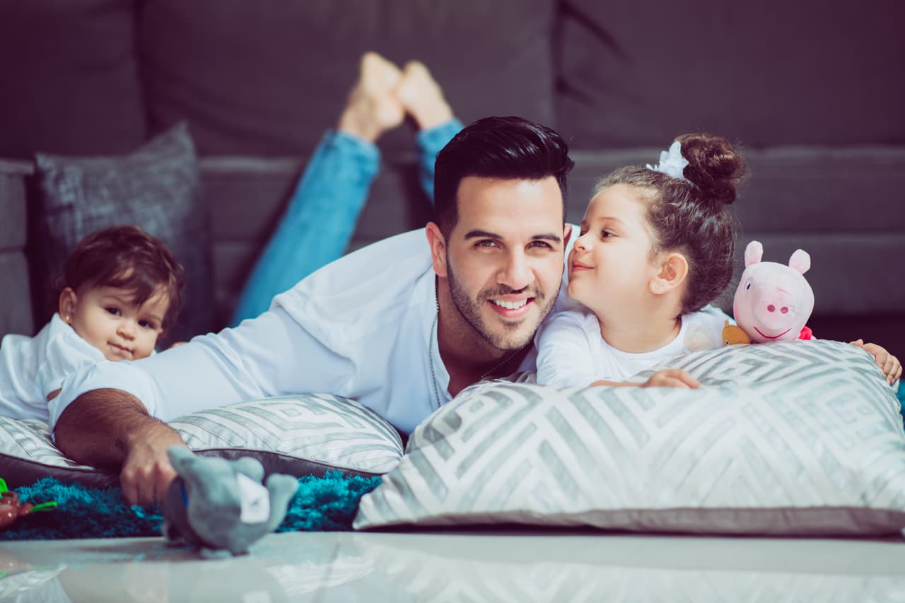 Para Yisus es muy importante dar amor y tiempo de calidad a sus hijas Silvana y Anabella.