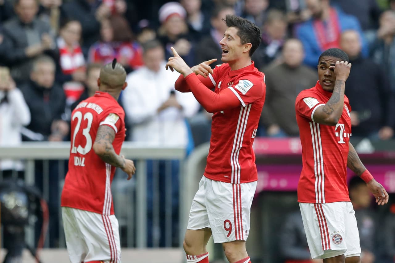 El tercer y definitivo gol llegó al minuto 55 con la segunda anotación de Lewandwoski que consiguió su anotación número 21 de la temporada.