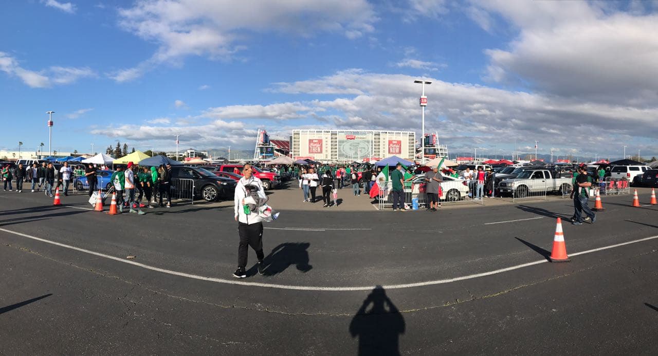 La fiesta y color de los fanáticos mexicanos prendió el ánimo para el partido del 'Tri' en el Levi's Stadium contra Islandia como preparación para el Mundial de Rusia 2018.