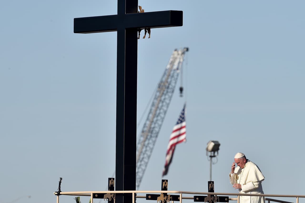 La misa del líder de la iglesia católica en la frontera entre EEUU y México.