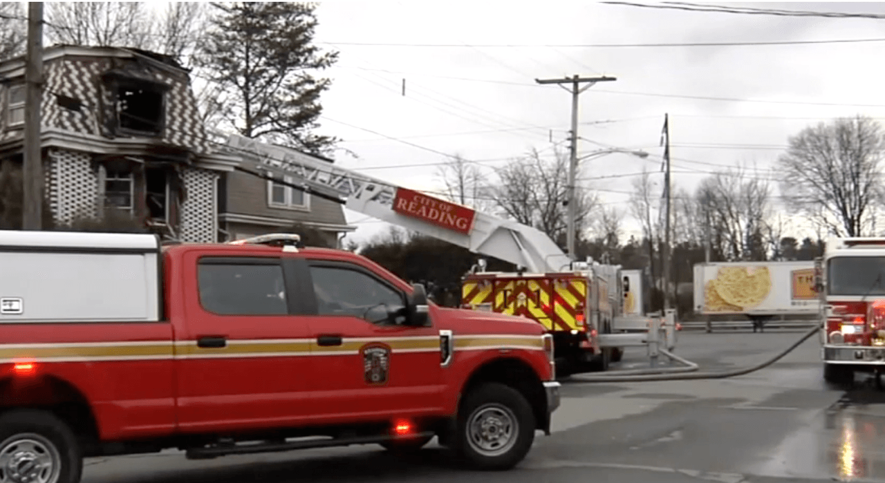 Incendio se cobra la vida de una niña y hiere gravemente a un hombre en Reading