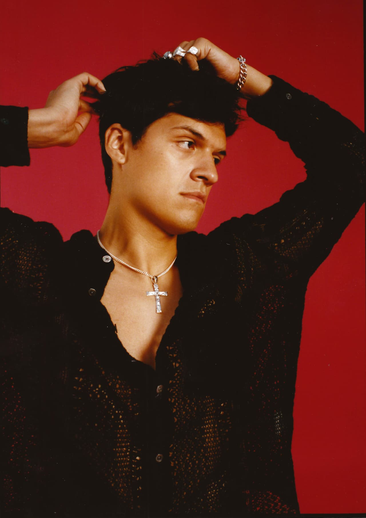 <b>Omar Apollo </b>debutará en el escenario de Latin GRAMMY 2021 junto a C. Tangana. El cantautor está nominado junto al español a Grabación del Año y Mejor Canción Alternativa por el tema 'Te Olvidaste.