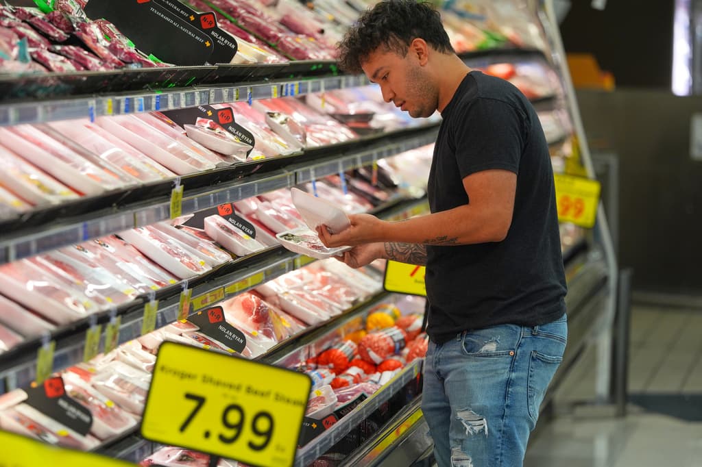 El efecto "cohetes y plumas": baja la inflación, pero no las cuentas del supermercado