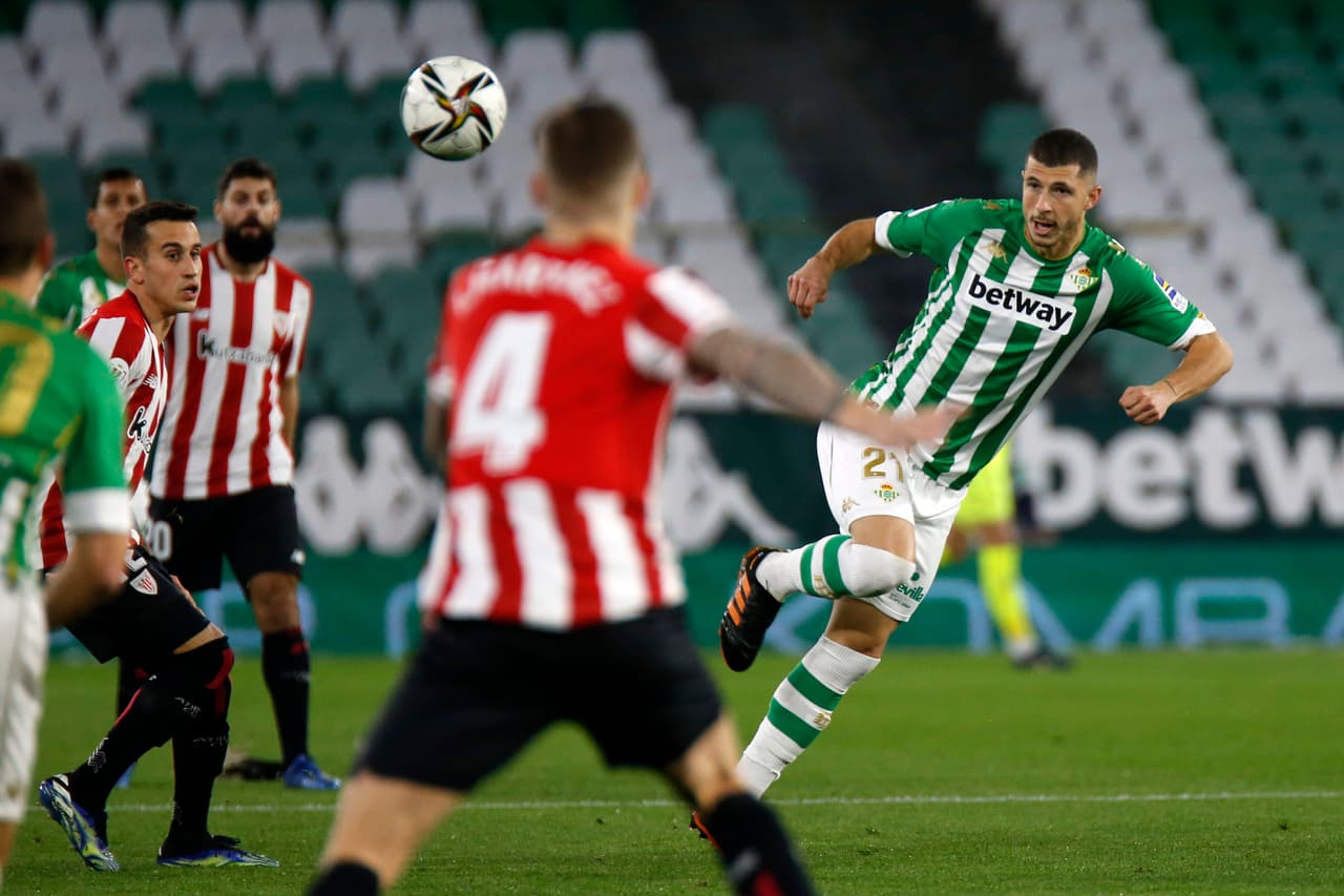 Juanmi Jiménez marcaba al 84’ el gol que ponía al Betis en la siguiente fase, pero en el último aliento del juego, apareció Raúl García (90+4’) para mandar al alargue. En los tiempos extra no se movió el marcador y todo se decidió en tanda de penales. Juanmi y Canales fallaron por Betis. Sevilla, Levante y Barcelona, completan los clasificados a las Semis de la Copa del Rey.