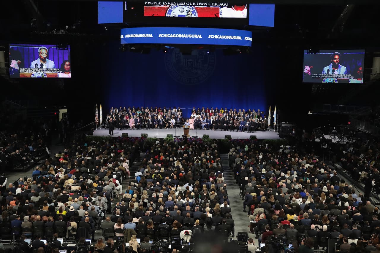 Una multitud llenó Wintrust Arena, donde fue la ceremonia.