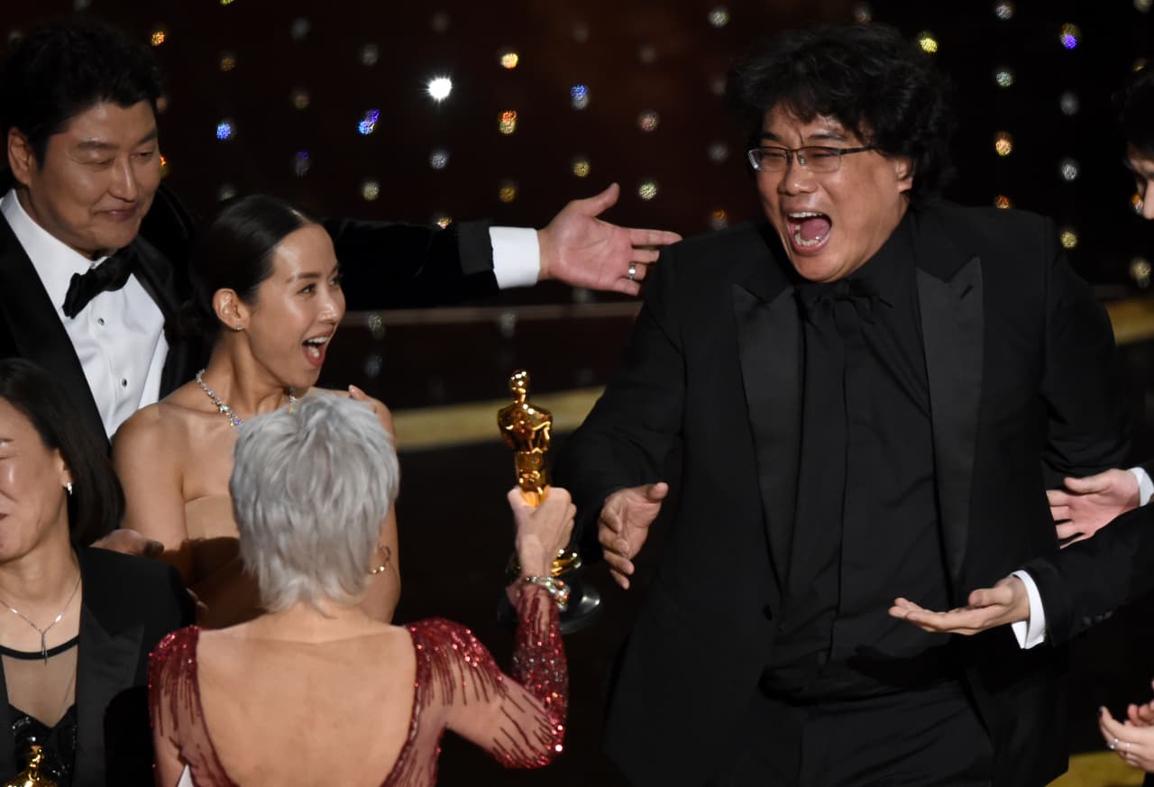 La cinta surcoreana 'Parásitos' da la sorpresa y obtiene el premio Oscar a la mejor película