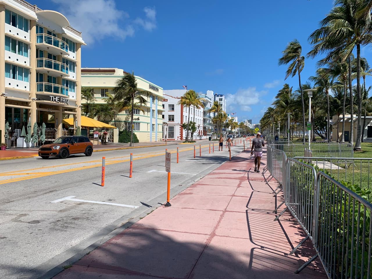 Mientras tanto, la policía está patrullando la costa, para notificar a los residentes y turistas la nueva orden.
<br>